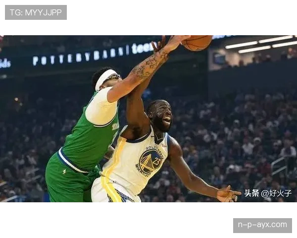 戴维斯强势对抗助球队逆转取胜，表现抢眼